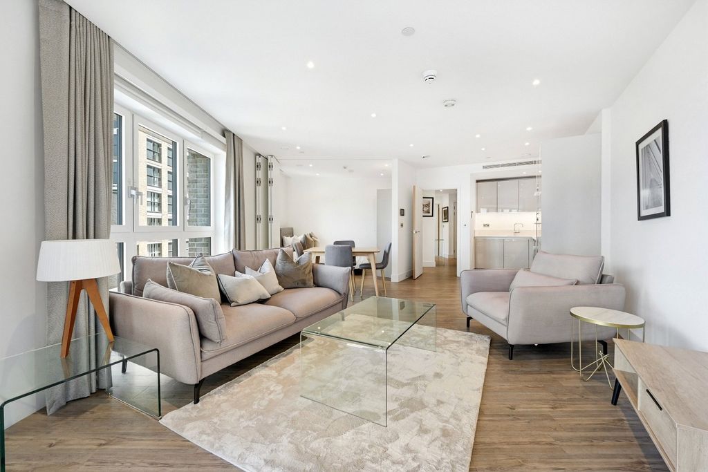 Property photo 1 of 14 Wiverton Tower