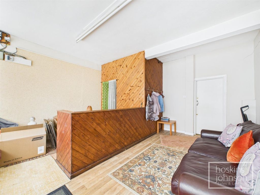 Property photo 2 of 15 Front Shop Area