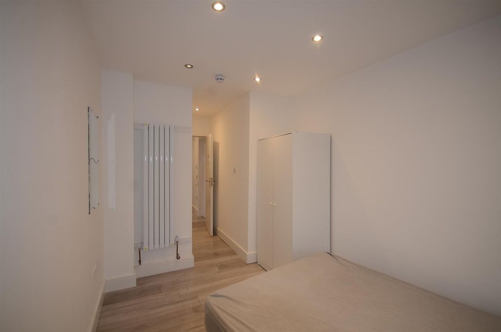 Property photo 1 of 20 Bradenham (1).Jpg