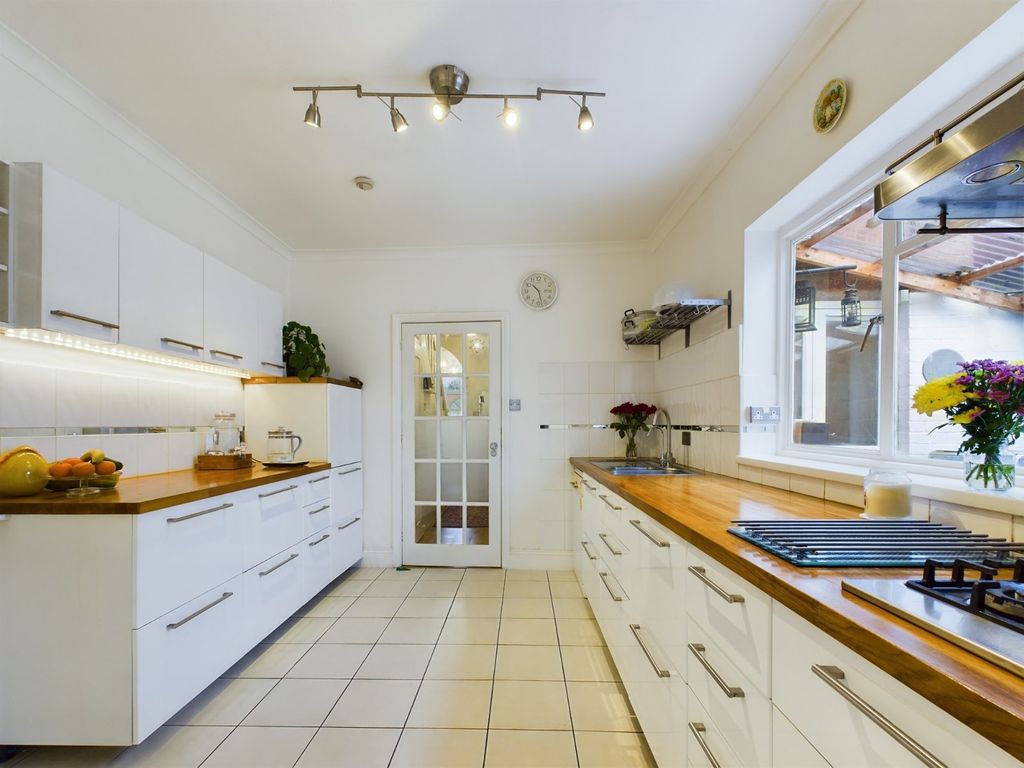 Property photo 2 of 21 Picture No. 13