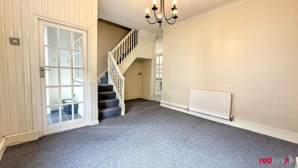 Property photo 3 of 12 Lounge