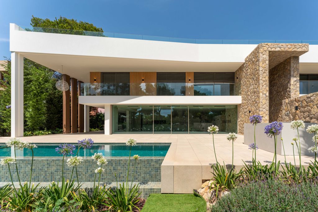 Property photo 1 of 24 Exterior