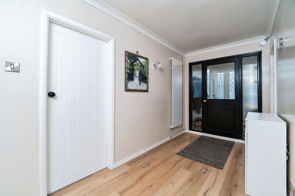Property photo 3 of 22 Pbox-Img.Jpg
