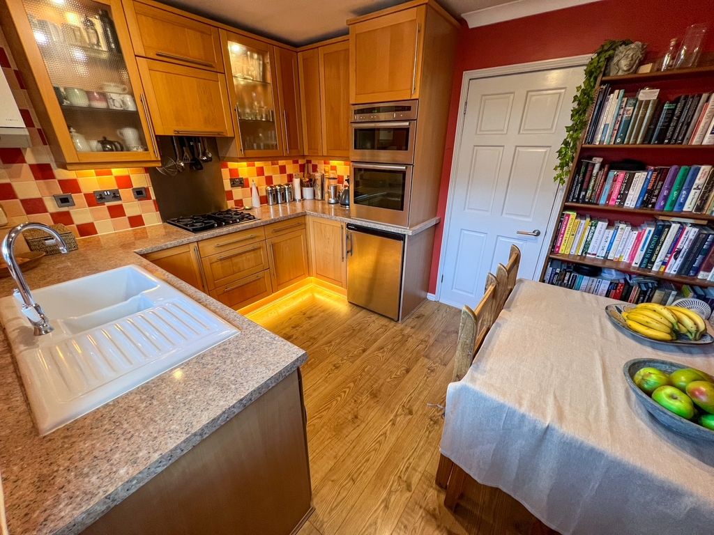 Property photo 3 of 27