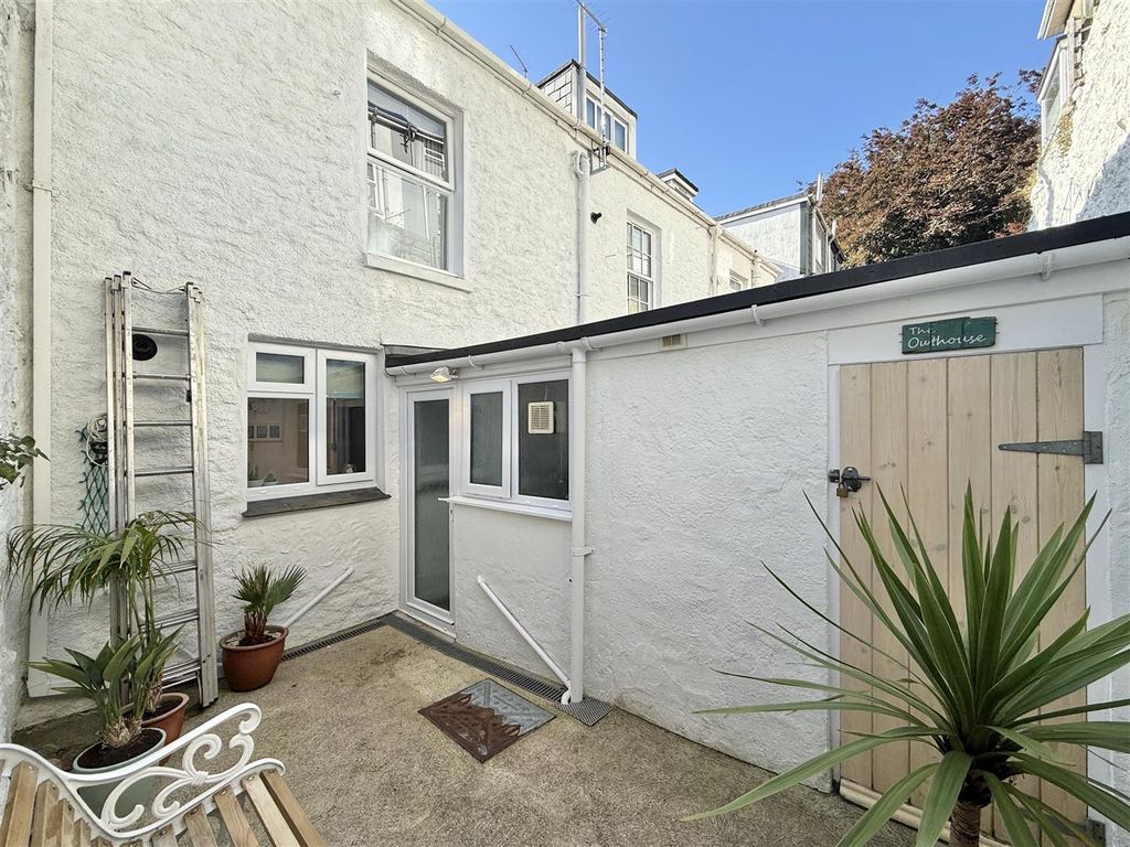 Property photo 3 of 18 Rear Courtyard.Jpeg