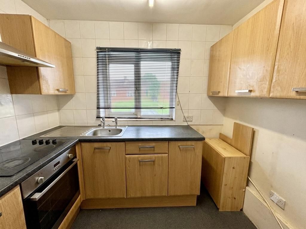 Property photo 3 of 7 Fitted Kitchen: