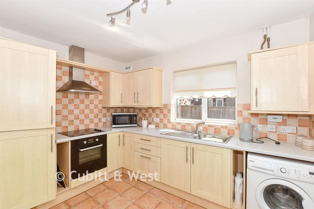 Property photo 1 of 12 Kitchen/ Breakfast Room