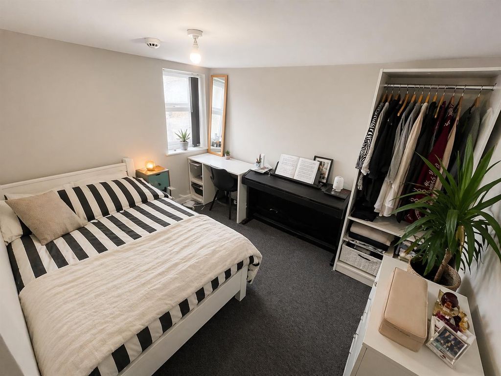 Property photo 1 of 10 9709862.Png
