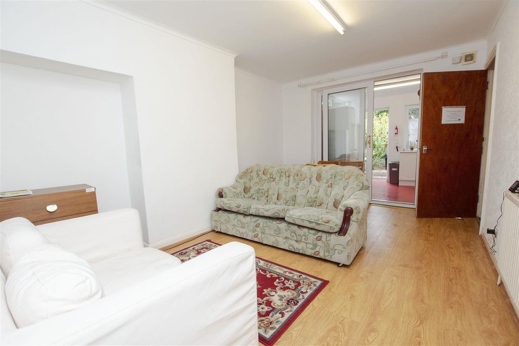 Property photo 1 of 13 Living Room