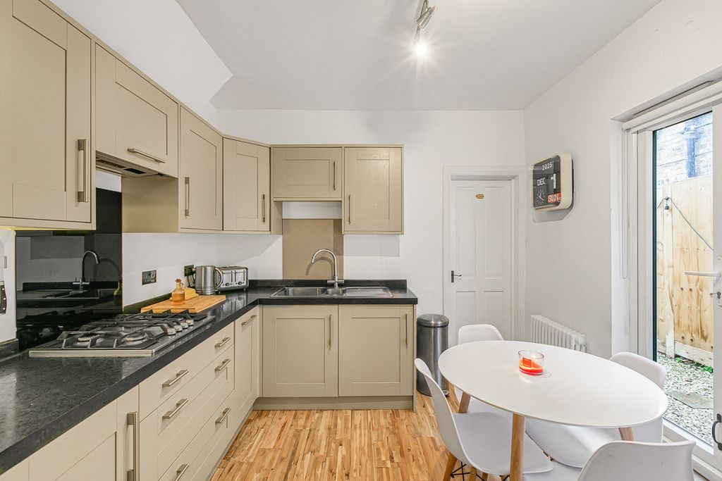 Property photo 3 of 20 Kitchen