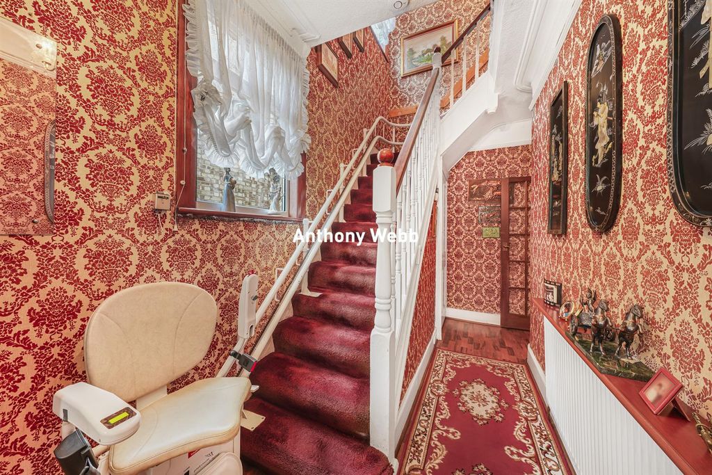 Property photo 3 of 17 Hallway