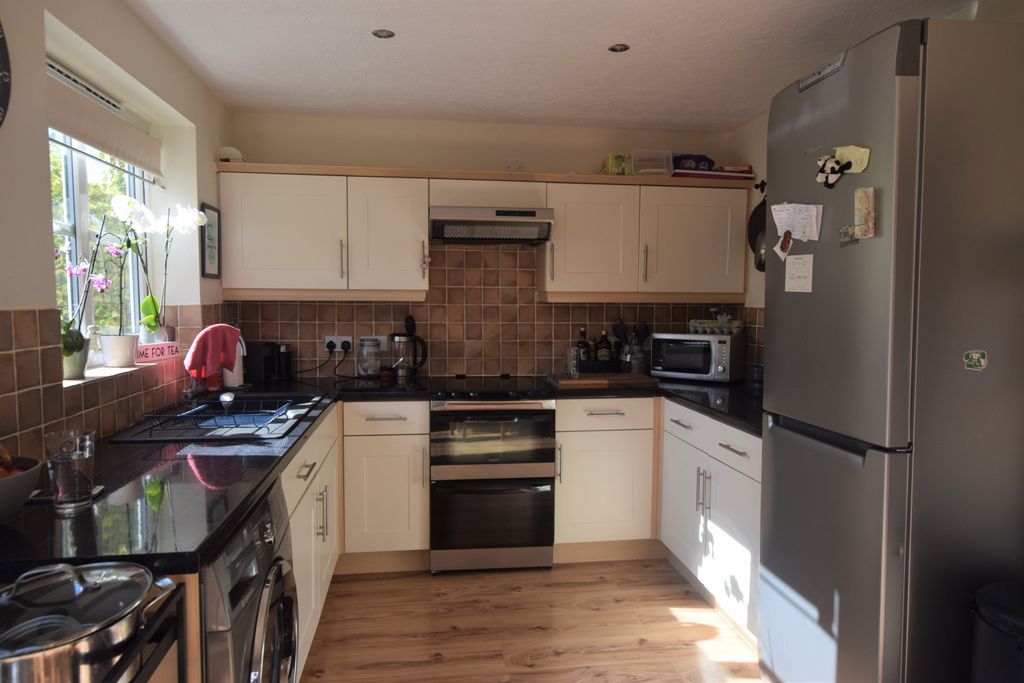 Property photo 3 of 15 Kitchen