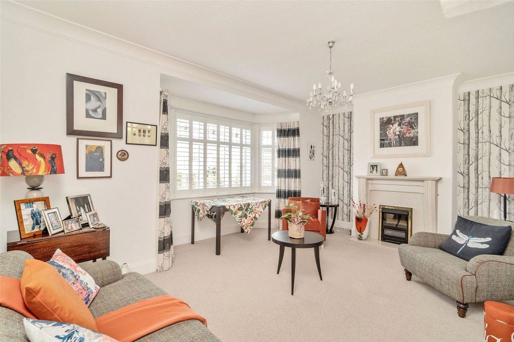 Property photo 2 of 51 Sitting Room