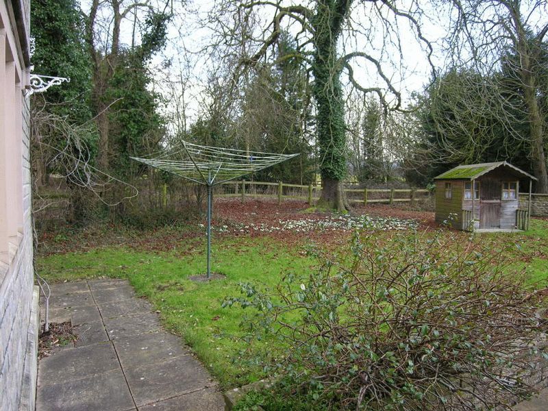 Property photo 3 of 10 Garden
