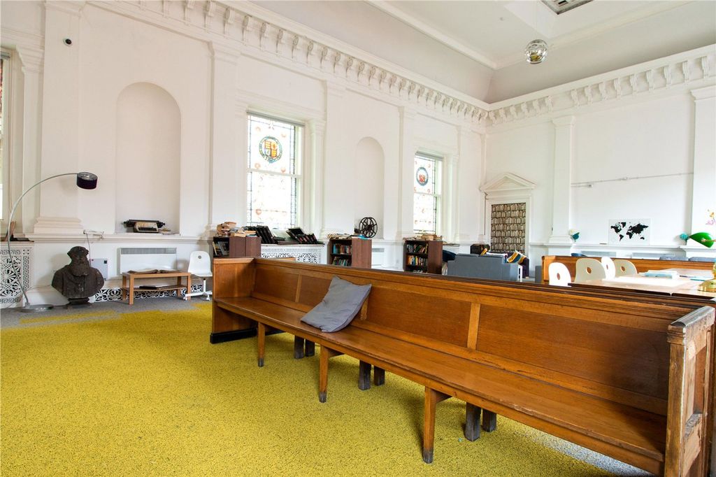 Property photo 3 of 10
