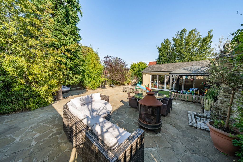 Property photo 3 of 18 Garden