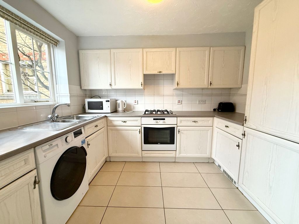 Property photo 3 of 9 Kitchen