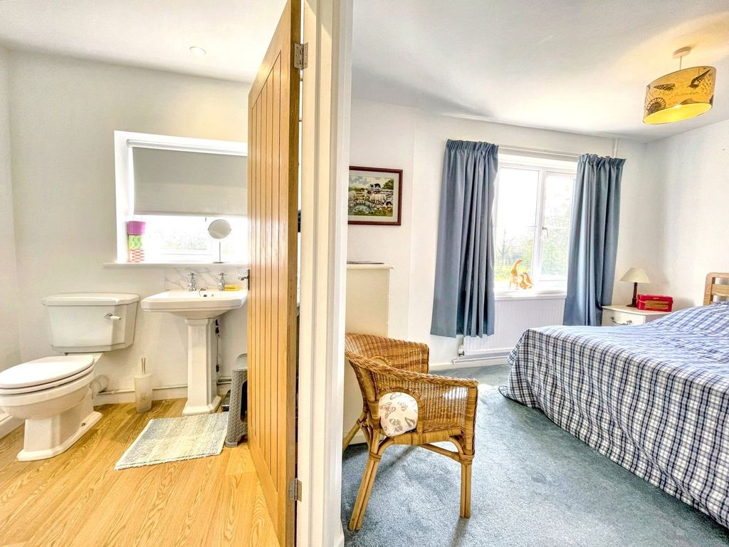 Property photo 2 of 28