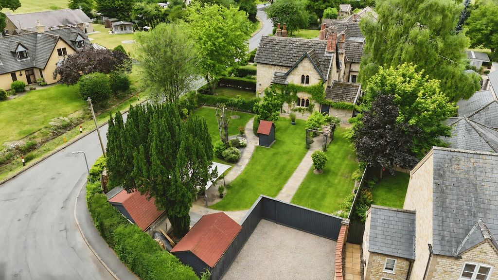 Property photo 2 of 21 4988711