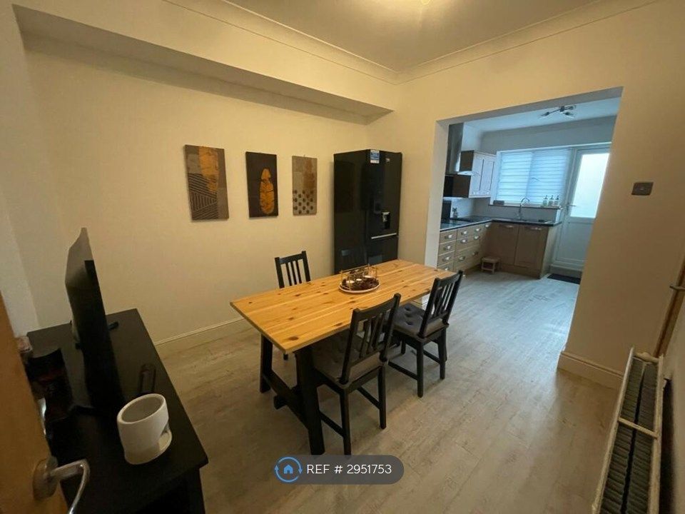 Property photo 3 of 9 Dining Room