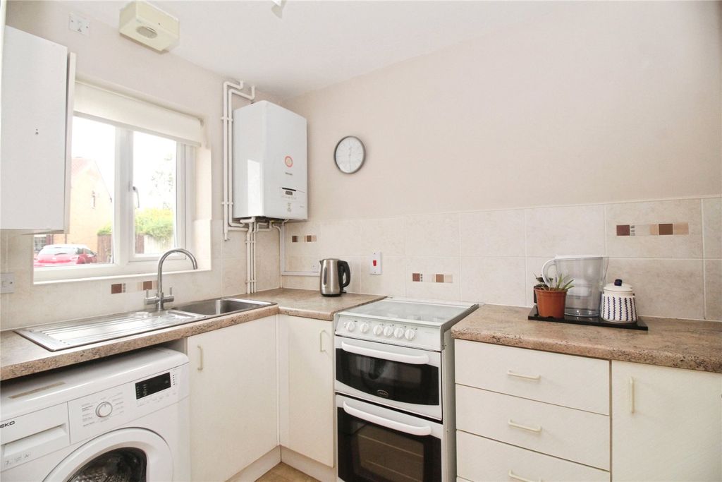 Property photo 2 of 11 Fitted Kitchen