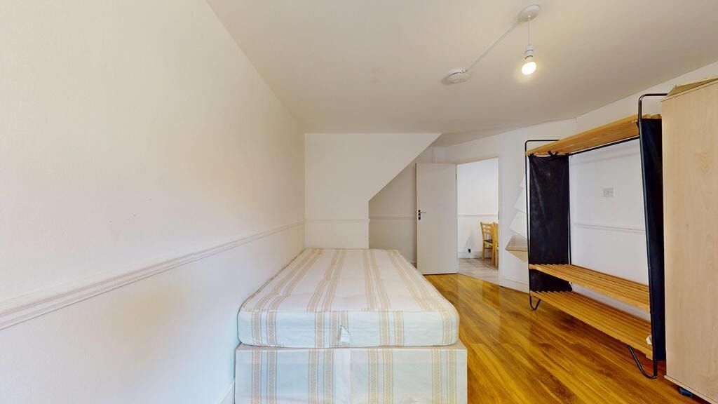 Property photo 3 of 27