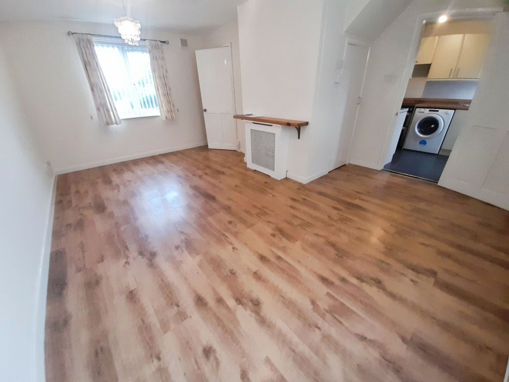 Property photo 3 of 17 Pbox-Living_Room-333158.Jpg