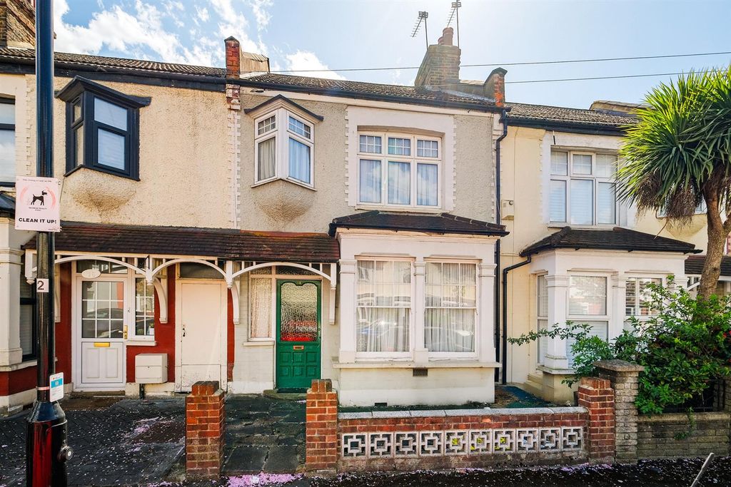 Property photo 2 of 19