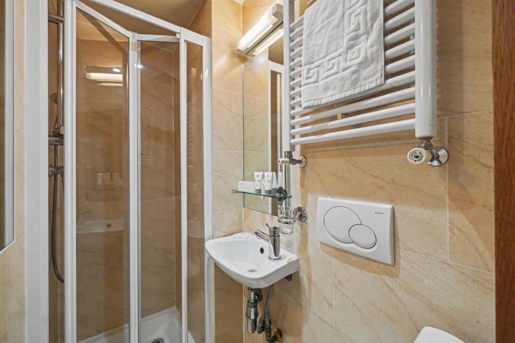 Property photo 3 of 9 Bathroom