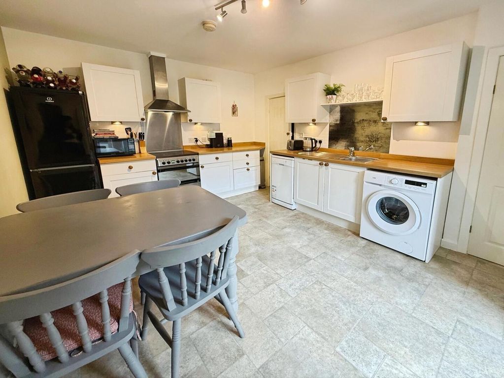 Property photo 2 of 21 Kitchen