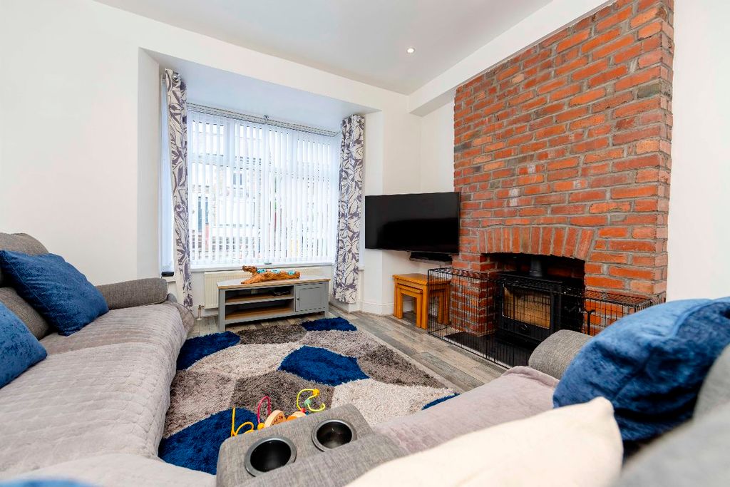 Property photo 2 of 34