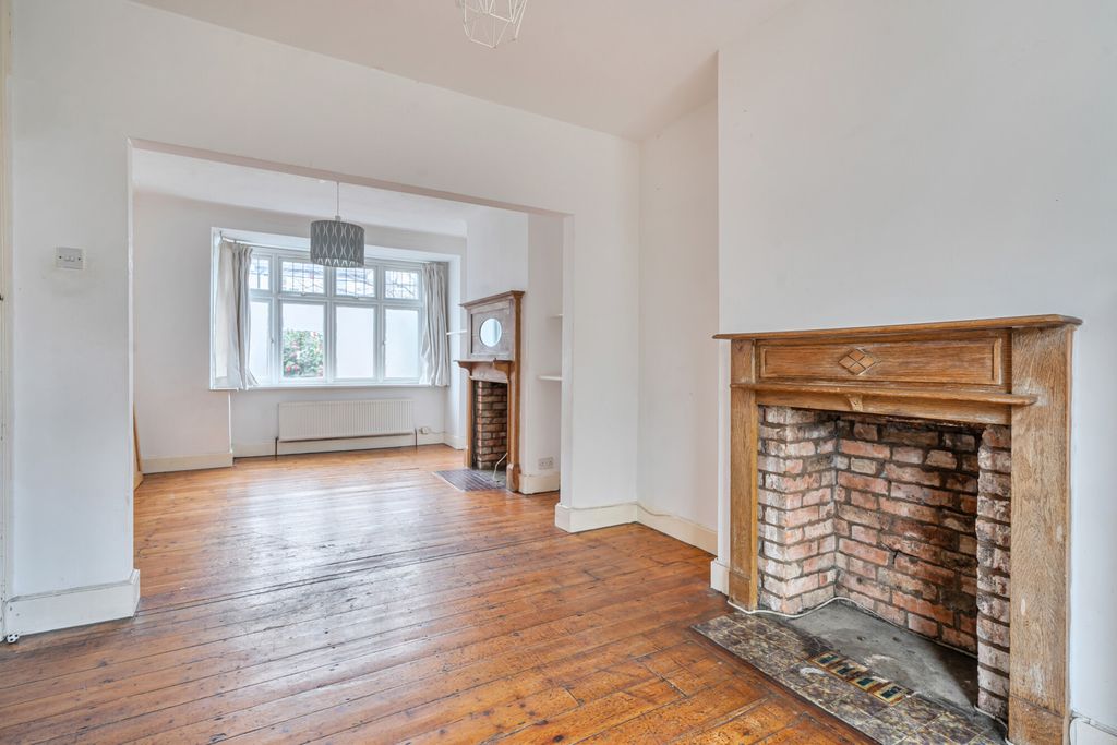 Property photo 2 of 21 1410133-5-698c7d1...