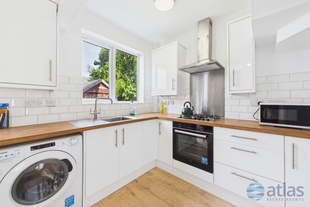 Property photo 3 of 16 Kitchen