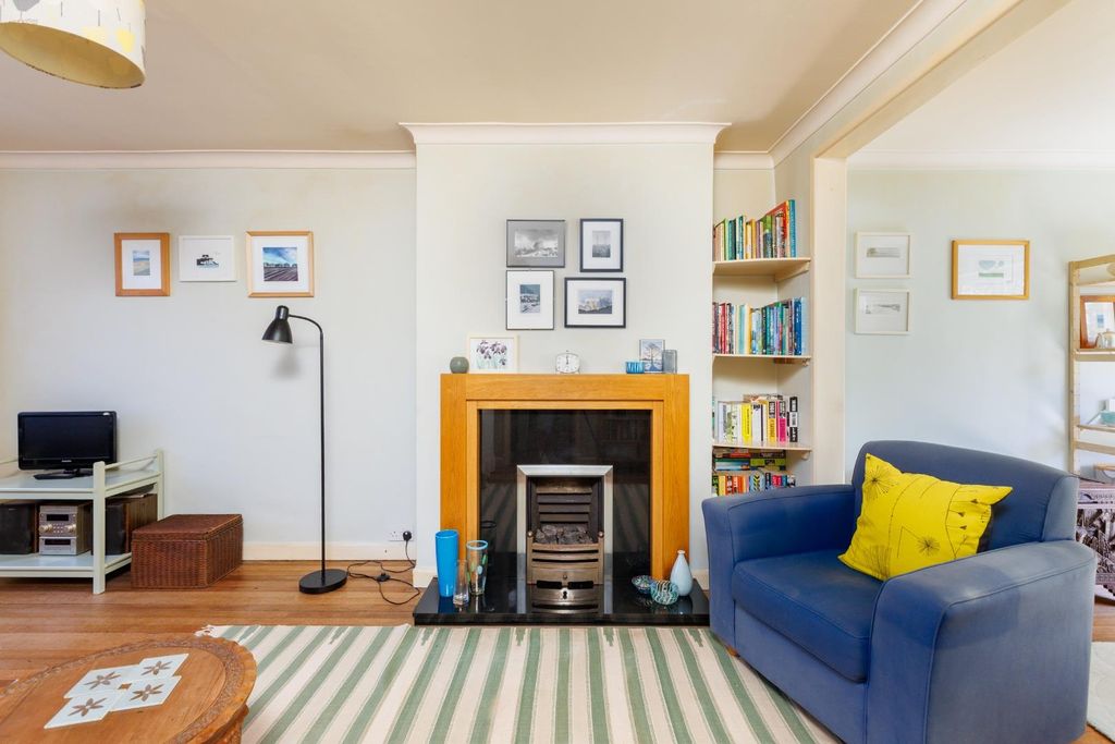 Property photo 3 of 32 33 Overndale Road-19.Jpg