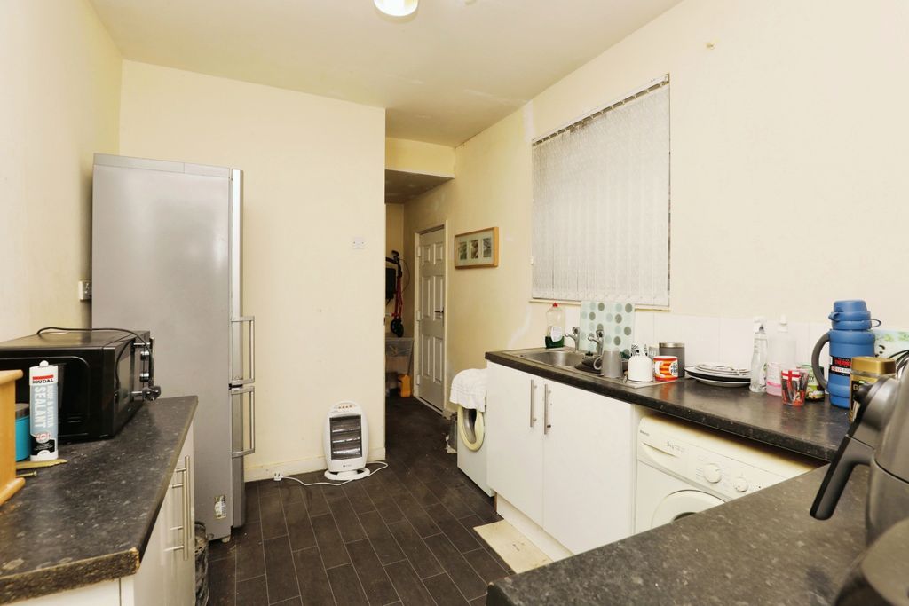 Property photo 3 of 14 Kitchen