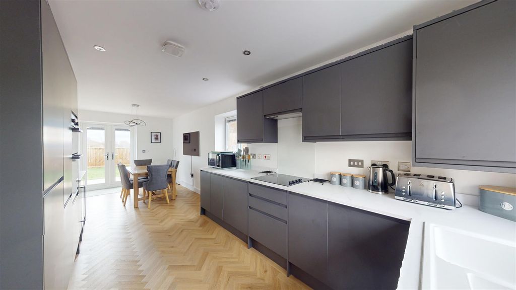 Property photo 2 of 19 Dining Kitchen