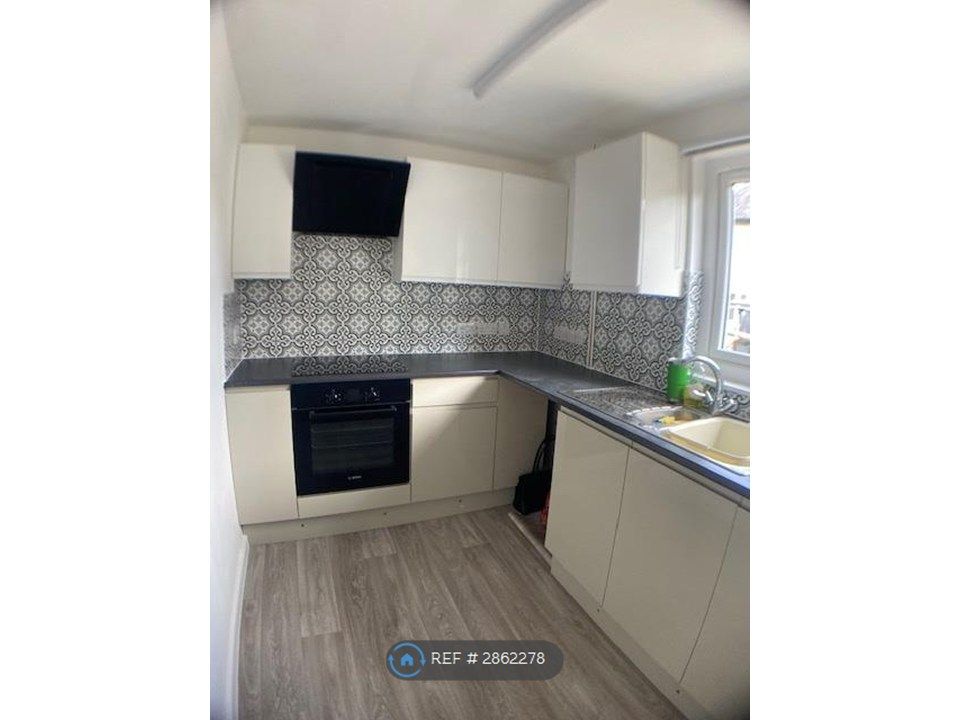 Property photo 2 of 10 Kitchen