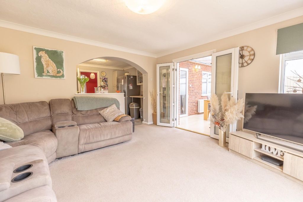 Property photo 2 of 17