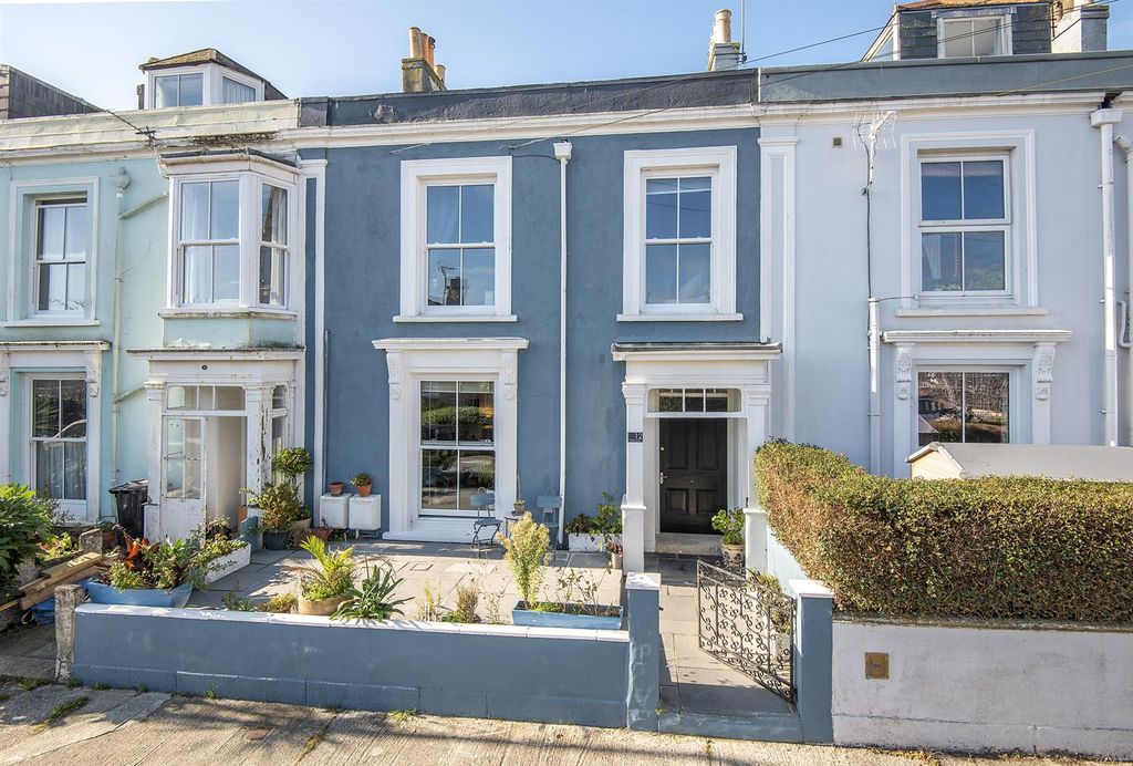 Property photo 1 of 20