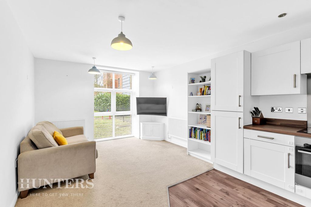 Property photo 2 of 22 Living Room