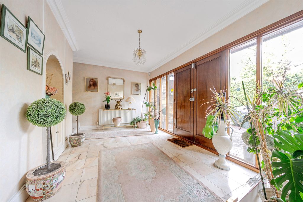 Property photo 2 of 21