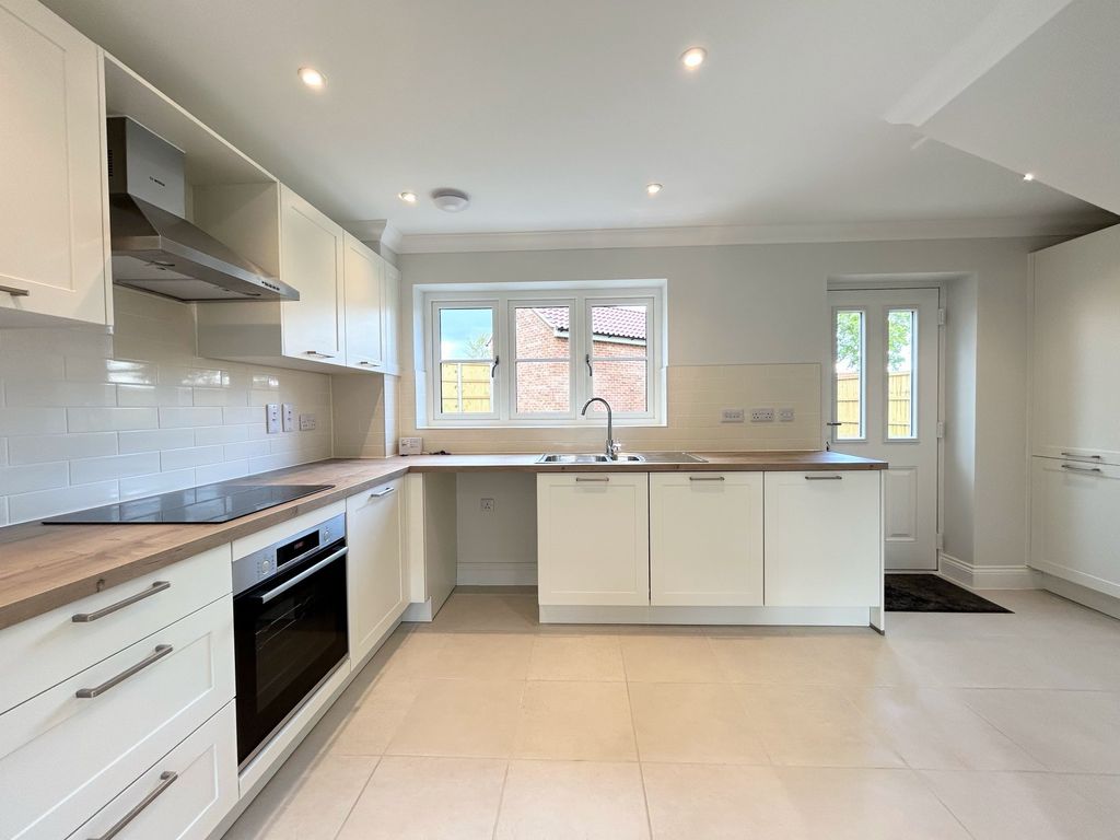 Property photo 2 of 18 Kitchen