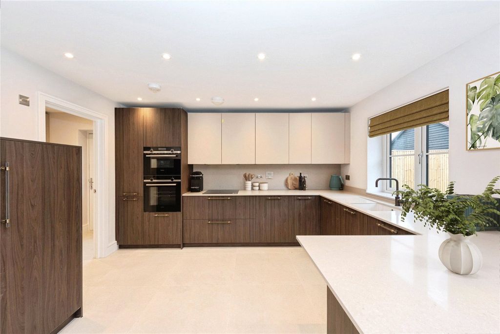 Property photo 1 of 18 Picture No. 02
