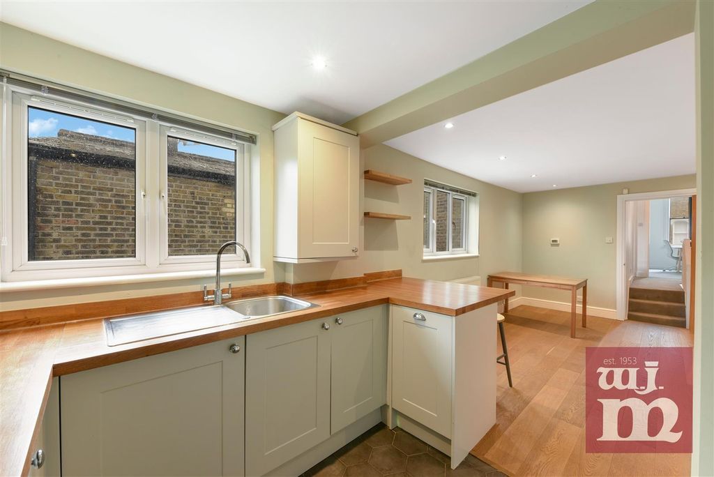 Property photo 2 of 12 Kitchen - Recepton