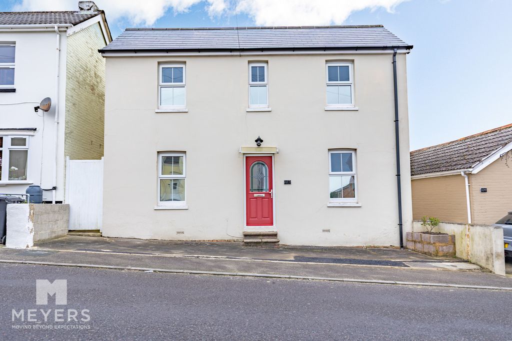 Property photo 3 of 12