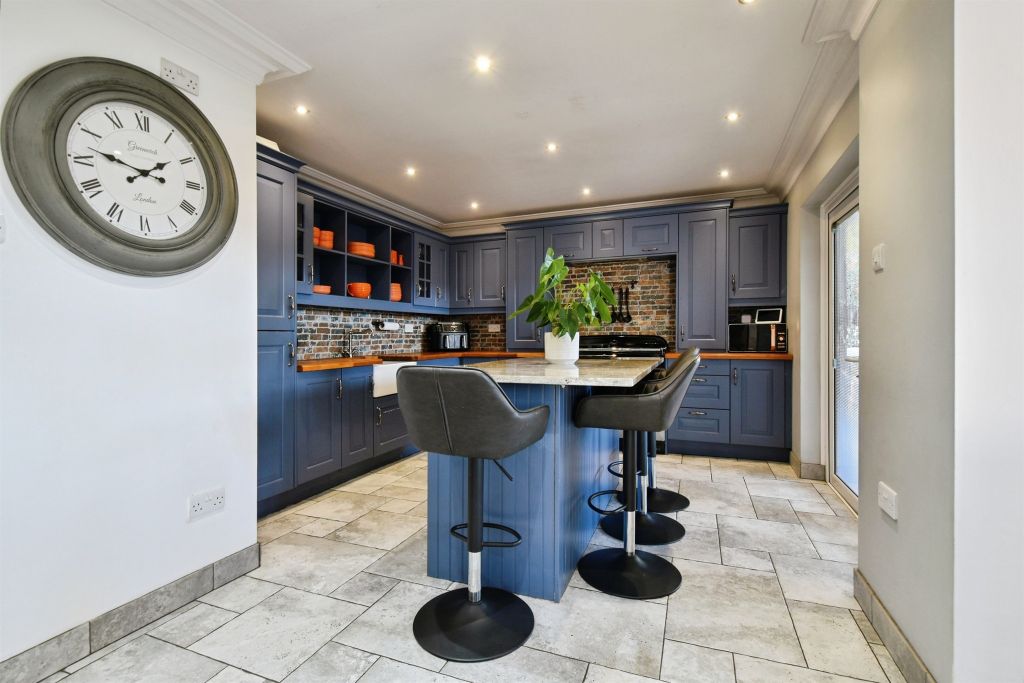 Property photo 2 of 35