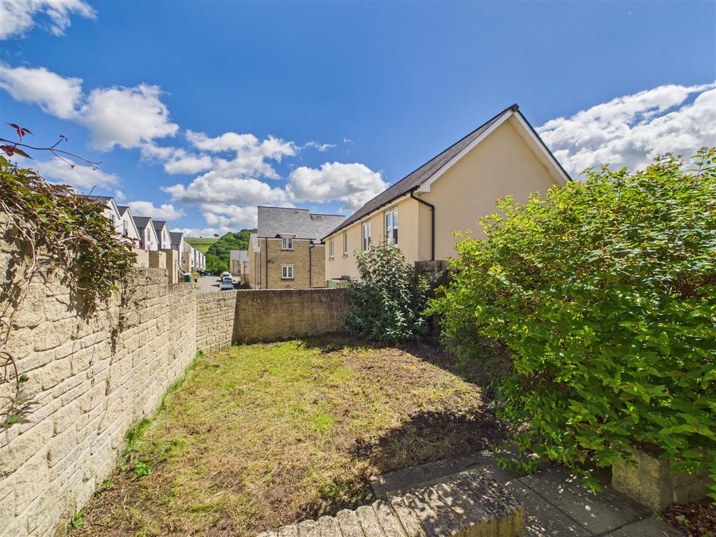 Property photo 2 of 25
