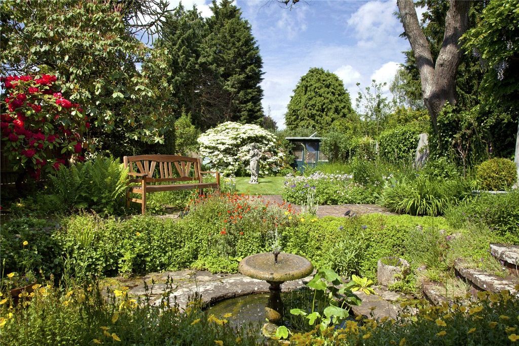 Property photo 2 of 18 Garden