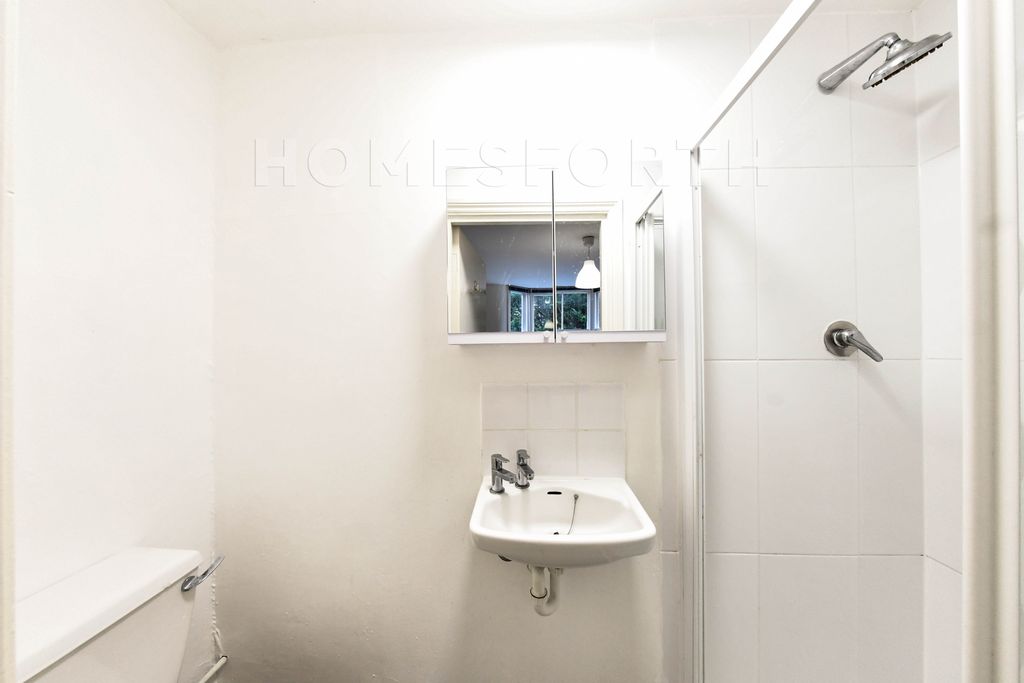 Property photo 3 of 8 Photo 7