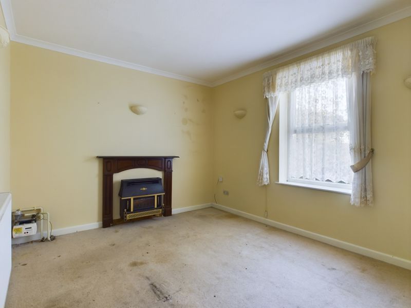 Property photo 3 of 11 Dining Room